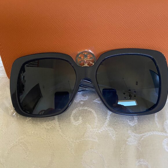 Tory Burch Milky Navy Style 7112 Sunglasses Brand New - Picture 1 of 6